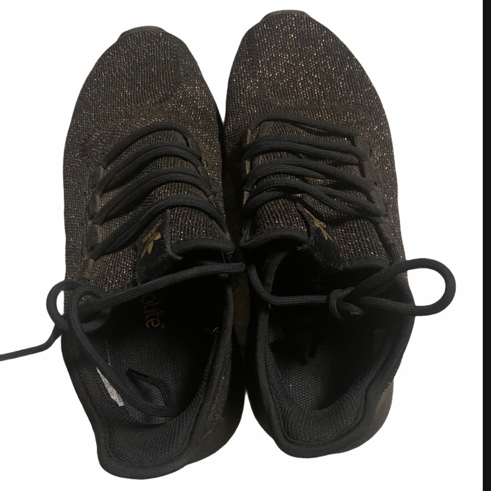 Authentic Adidas Shoe (tumblr) size 6y